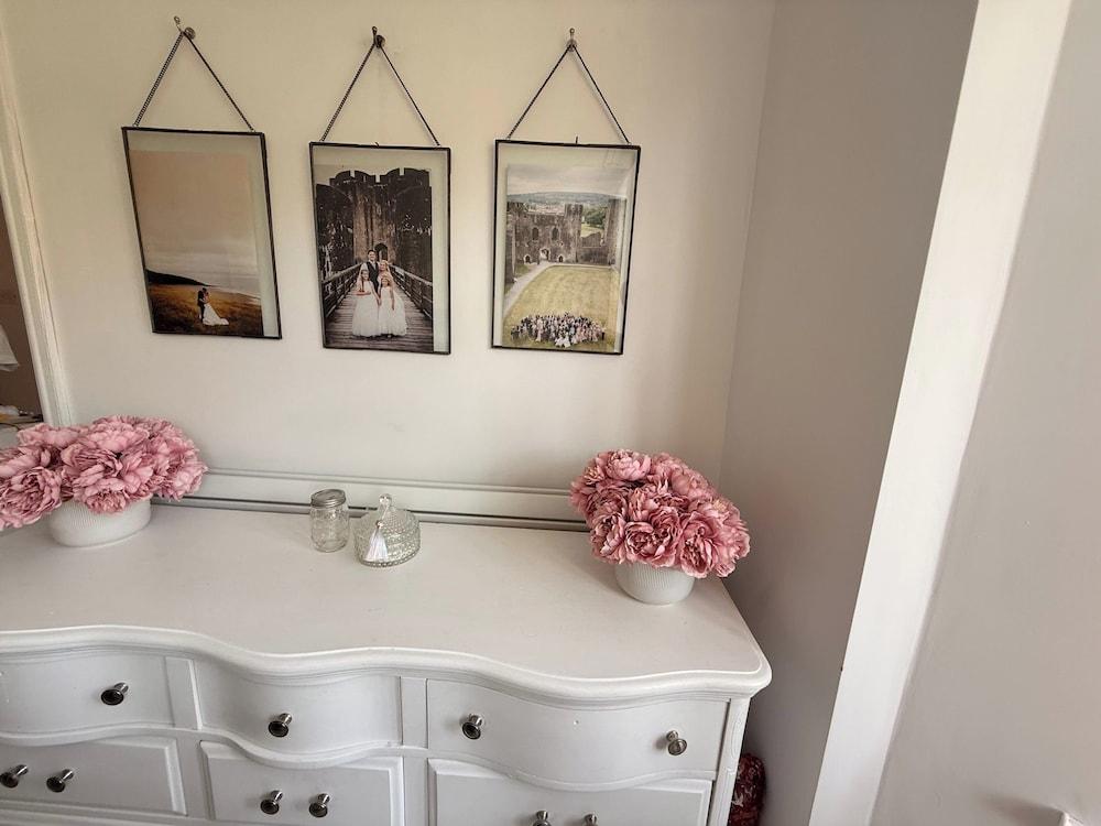 Bridgend Blissful Apartment With 3 Bedrooms