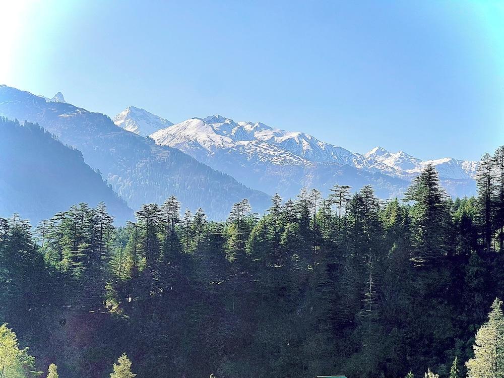 Hotel Lilly Inn Himalayan Snow views