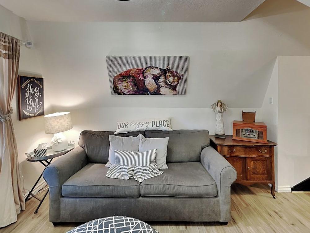 Doc's Den by Ruidoso Vacation Rentals