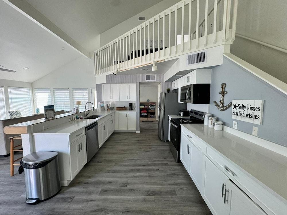 Beachfront Dolphin by Ryson Vacation Rentals