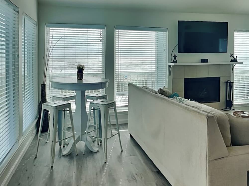 Beachfront Dolphin by Ryson Vacation Rentals