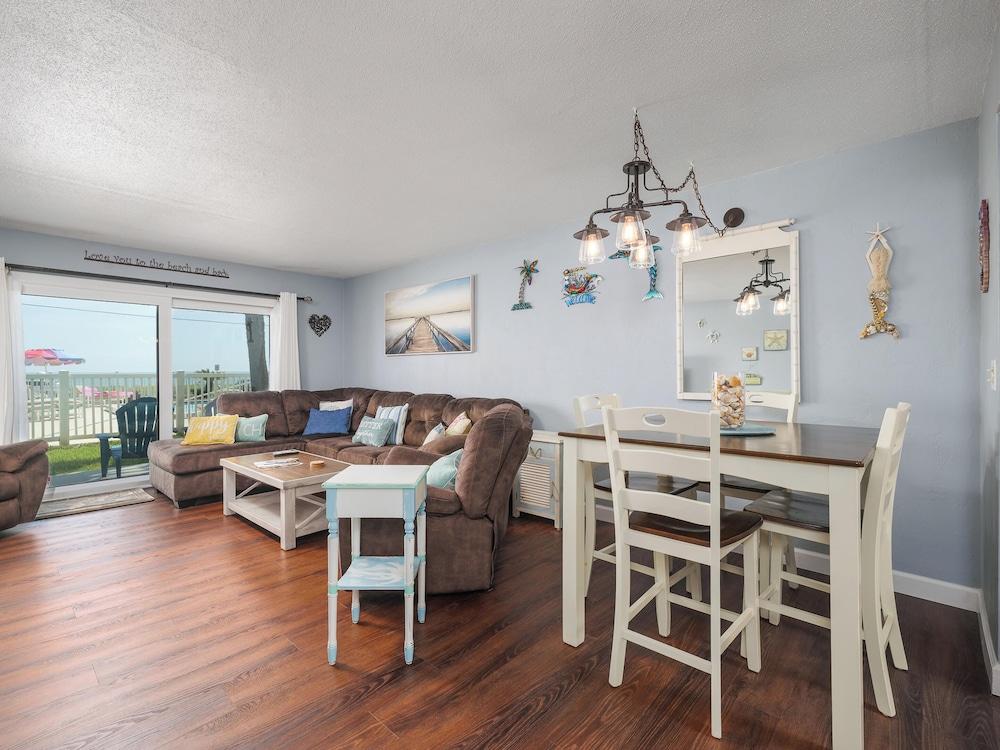 Starboard Light 7 by Distinctive Beach Rentals