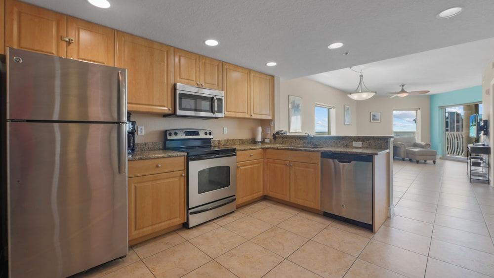 Crystal Palms Beach Resort