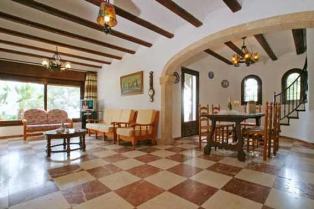 Bonestar in Javea With 5 Bedrooms and 2 Bathrooms