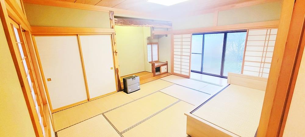 Guesthouse & Sharehouse carima azumik