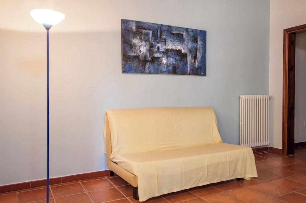 Resort with pool in Riparbella