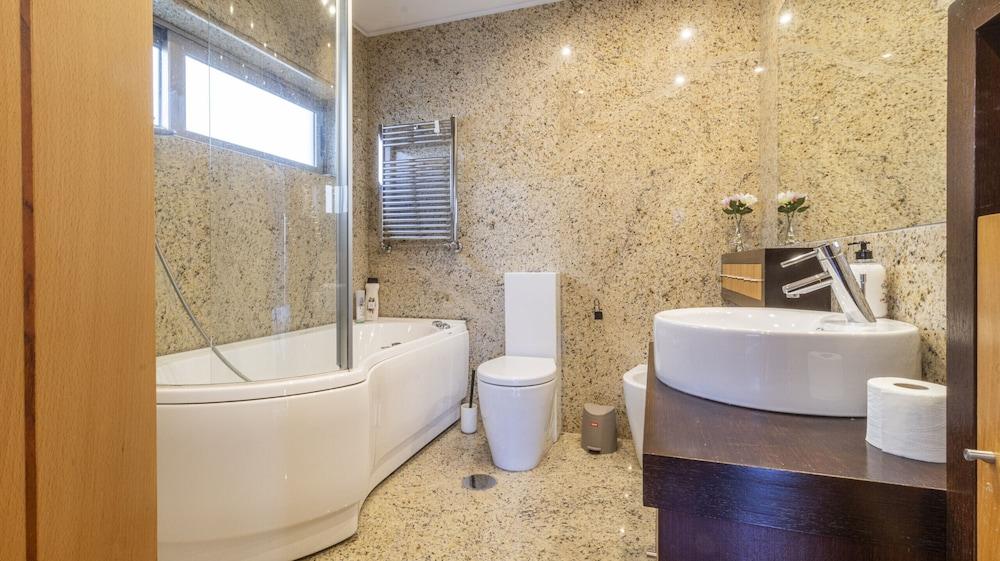 Gorgeous Villa Looking to Douro