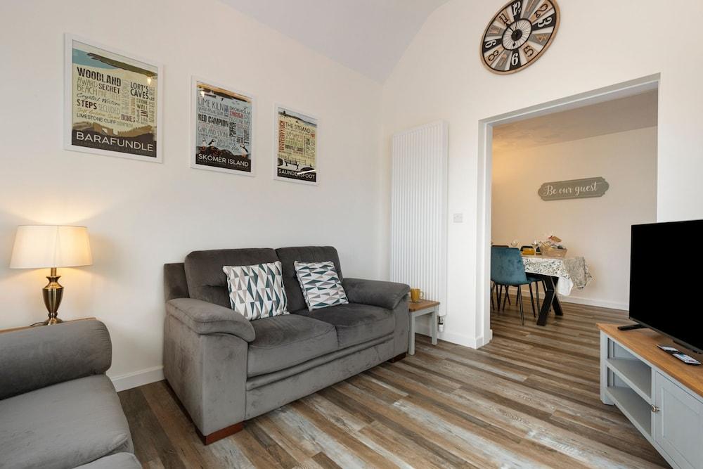 Bramble Cottage - Dog Friendly Cottage Hot Tub