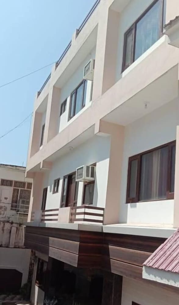 Hotel Shri Radha Niwas