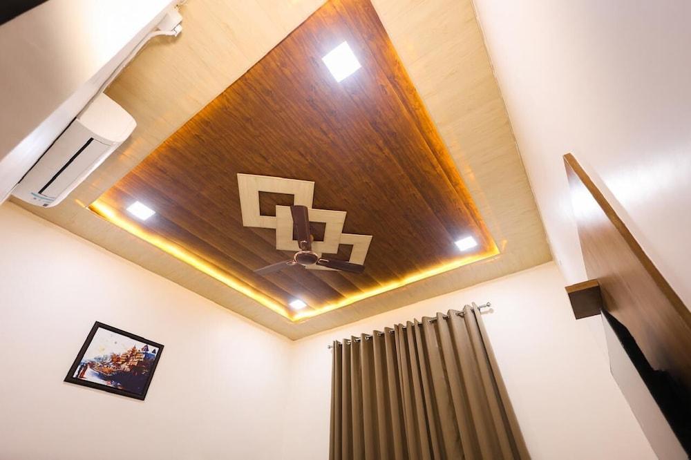 Hotel Baba Kinaram Kutir