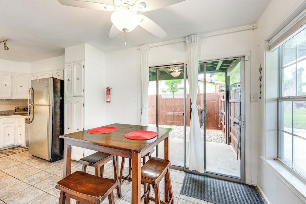 7 Mi to Dtwn San Antonio: Charming Home w/ Yard