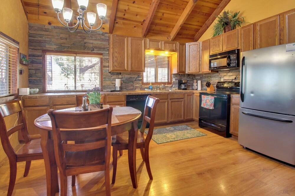 Ski, Hike & Relax: Forest-view Haven in Lakeside!