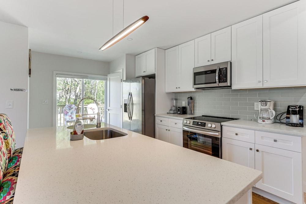 Pet-friendly Home w/ Spacious Yard in Avon!