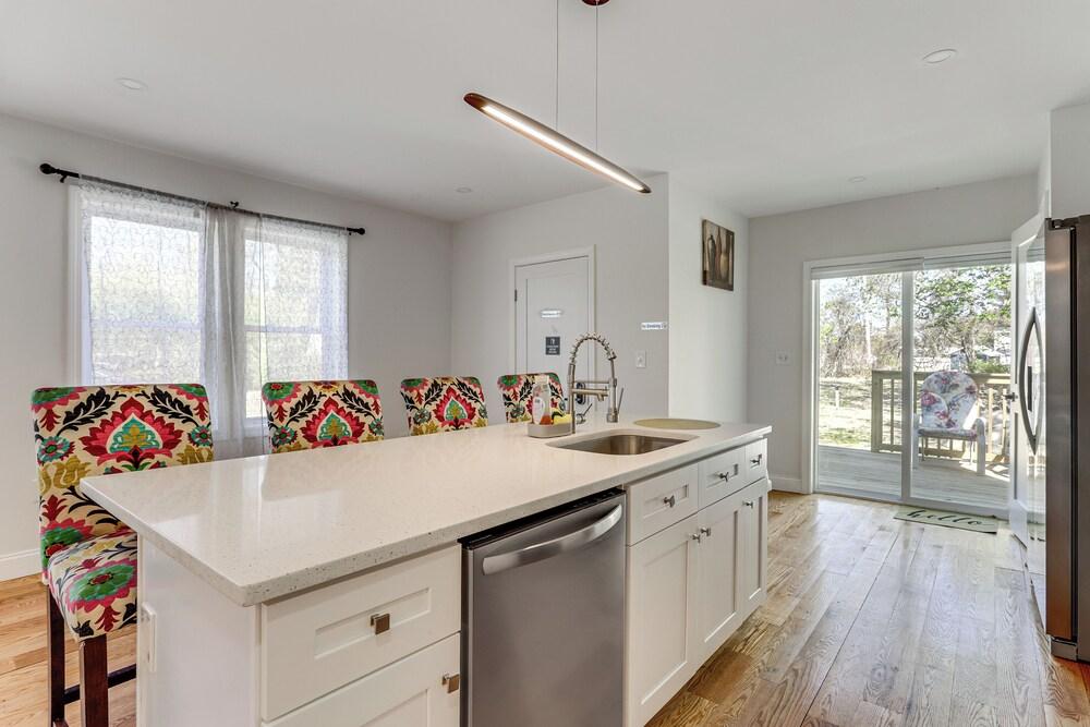 Pet-friendly Home w/ Spacious Yard in Avon!