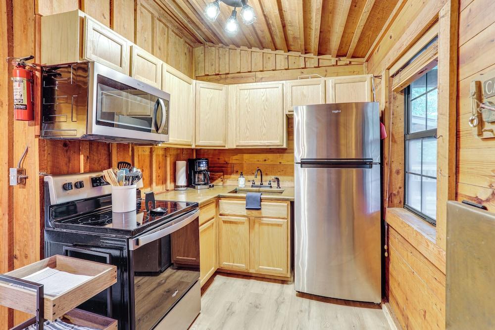 Deck & Views: Little Red River Retreat!