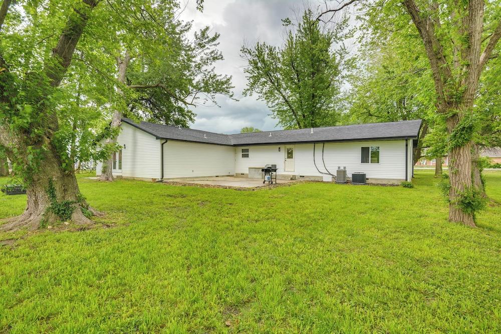 Yard w/ Patio: Family-friendly Home in Lamar!