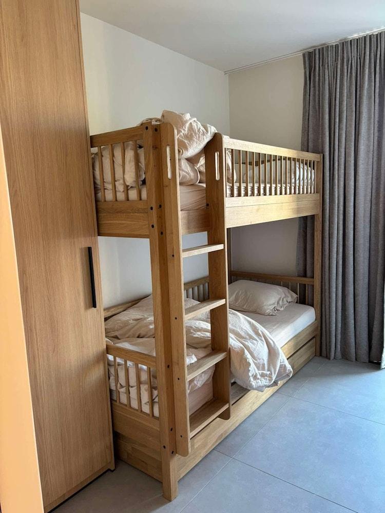 Huswell - Beachfront Apartment With sea View