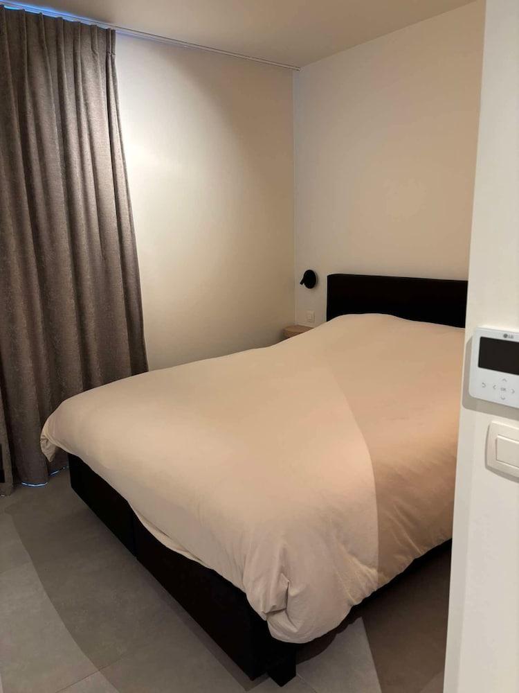 Huswell - Beachfront Apartment With sea View