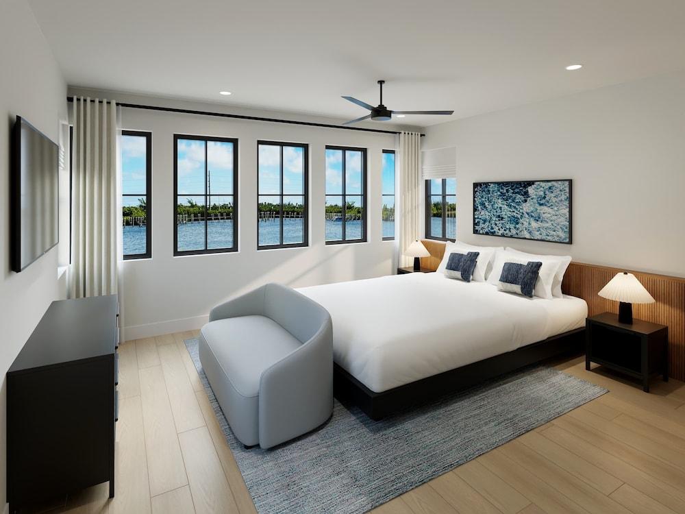 Waterfront Luxury Home - Tidelands House