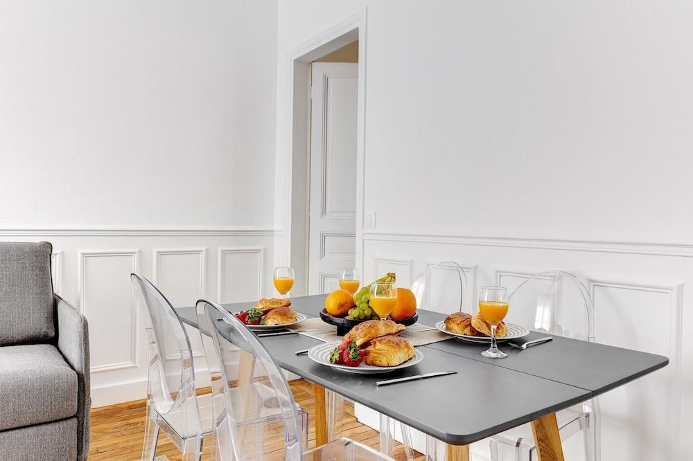 Chic 1BR by Eiffel Tower & Champ de Mars