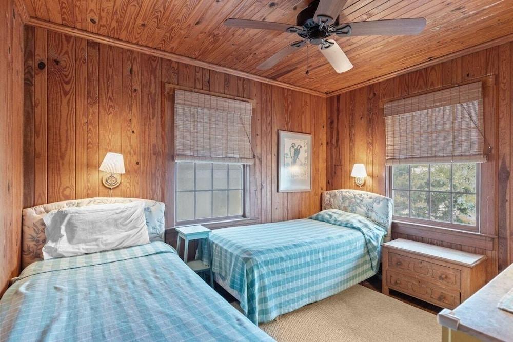 Sutton Cottage 5 Bedroom Home