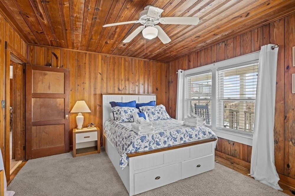 Pollock Cottage 6 Bedroom Home