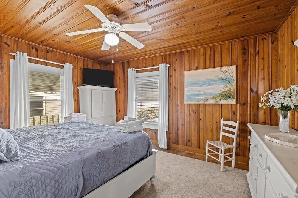 Pollock Cottage 6 Bedroom Home