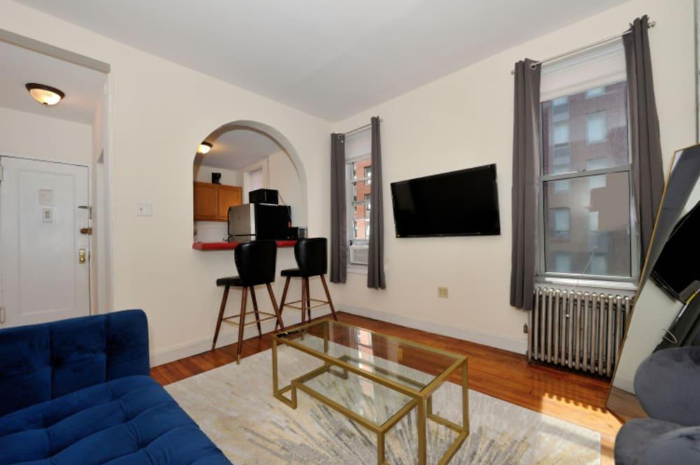 2BR Upper East Side Near Central Park