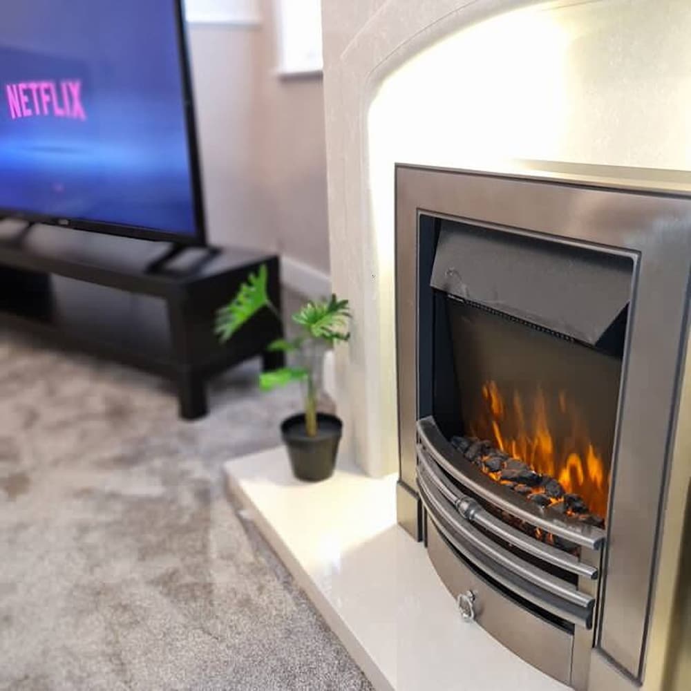 Large 3 Bed Flat Free Parking