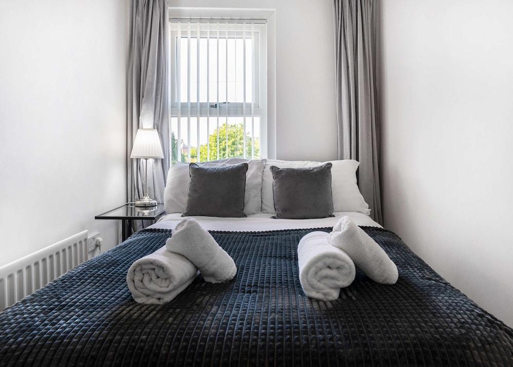 Comfy 3bed House-parking-garden