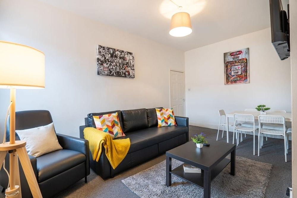 4bedrooms-3bath-9beds-wallsend