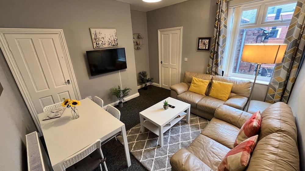 Near A1 Motorway - Free Parking