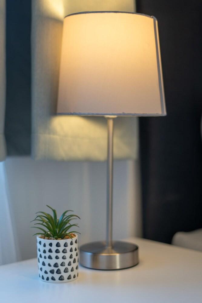 Cozy 3 Bed Apartment - Parking