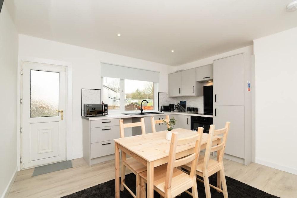 4 Bedrooms-2bath-free Parking