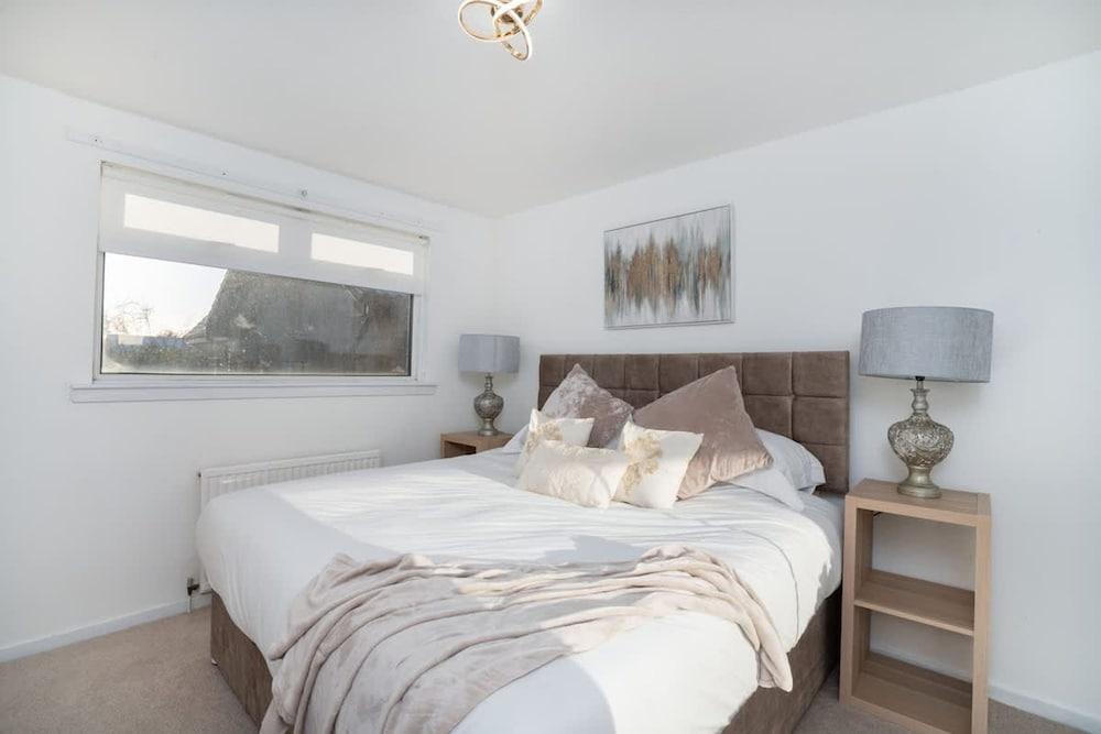 Comfy 3 Bed House - Free Parking