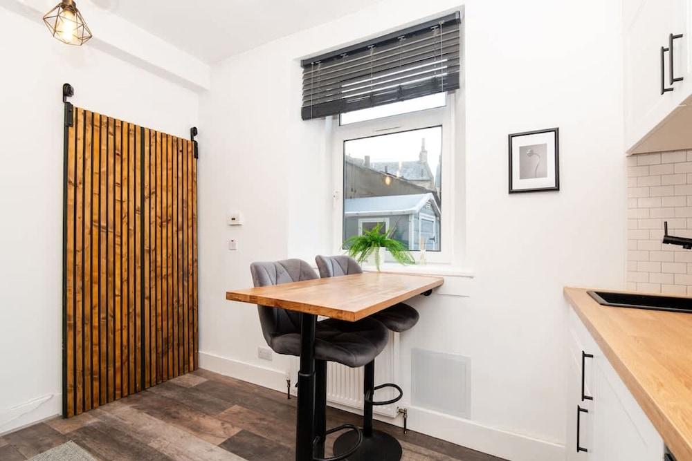 1 Bedroom Apartment-free Parking