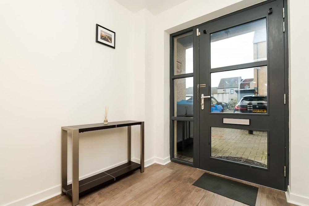 3 Bedroom House - Free Parking