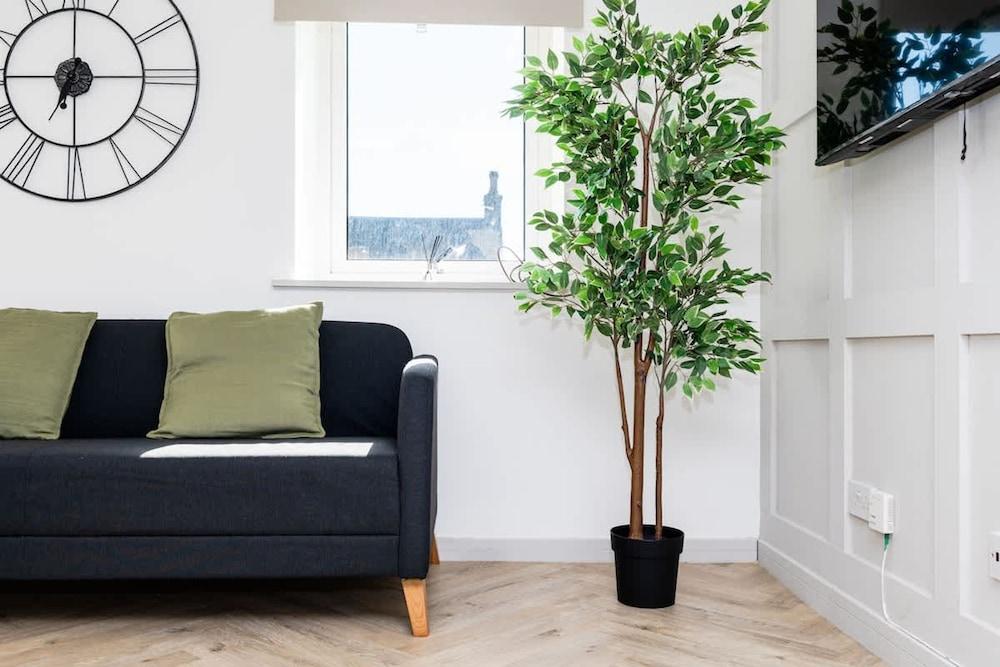 5 Bedroom Apartment - Galashiels