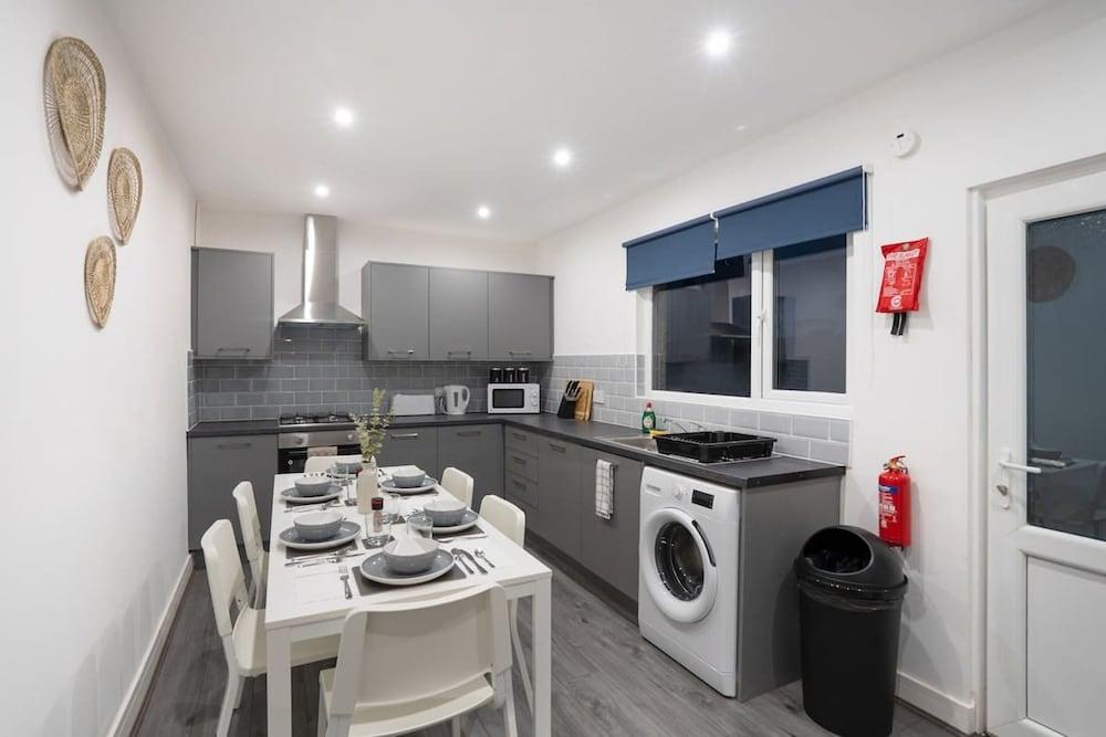 4 Bedrooms-4 Bathrooms House