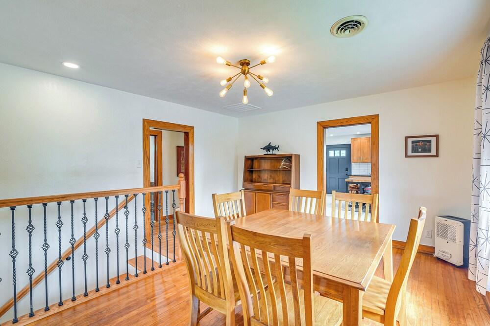 2 Mi to Pleasure Pier: Pet-friendly Gem w/ Yard