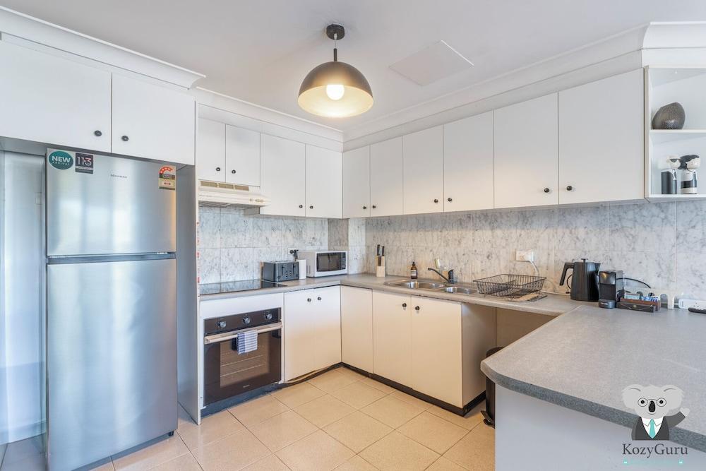 Kozyguru | Balmain | Townhouse bridge view or Charming Comfy Studio