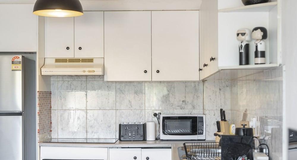 Kozyguru | Balmain | Townhouse bridge view or Charming Comfy Studio