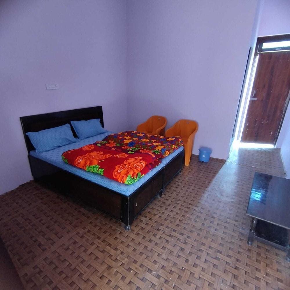 Aditya Guest House And Restaurant