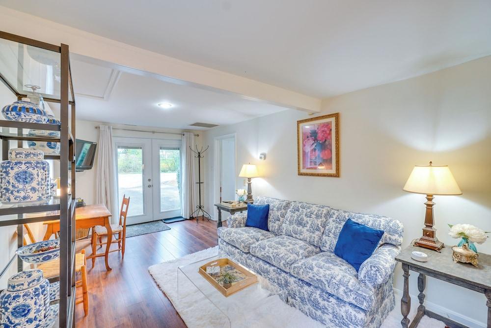 Hike, Sip & Explore: Charming Waterford Cottage!