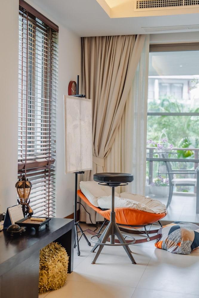 Pearl Of Naithon 3 Bedroom Beachfront Condo