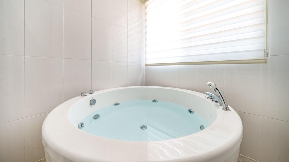 Gyeongju Nollowa Spa Pension