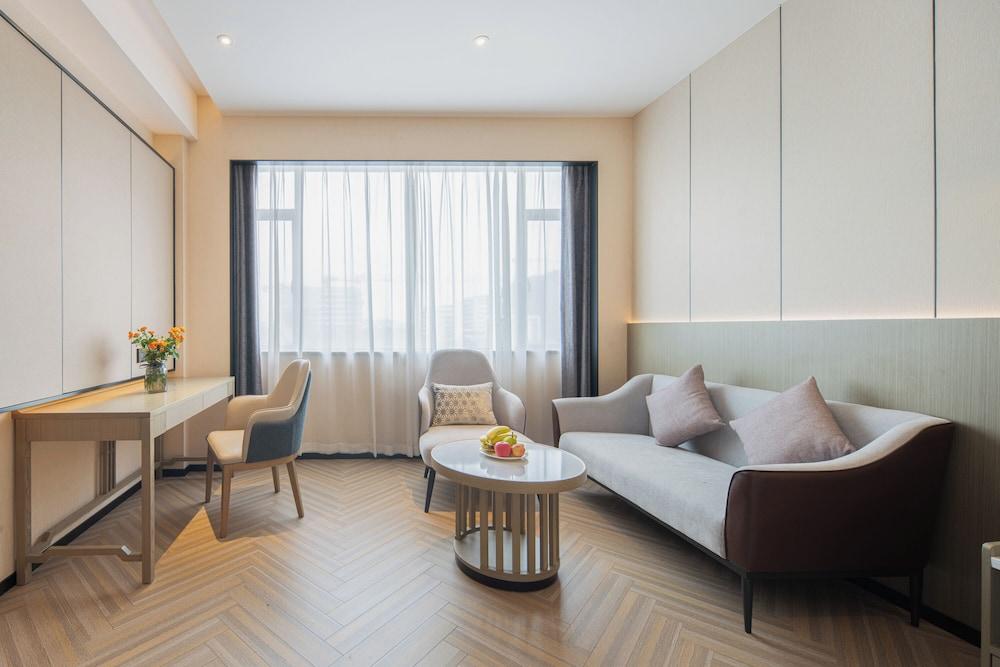 Rezen Longuu Hotel - Guangzhou Baiyun Airport Cultural Tourism City