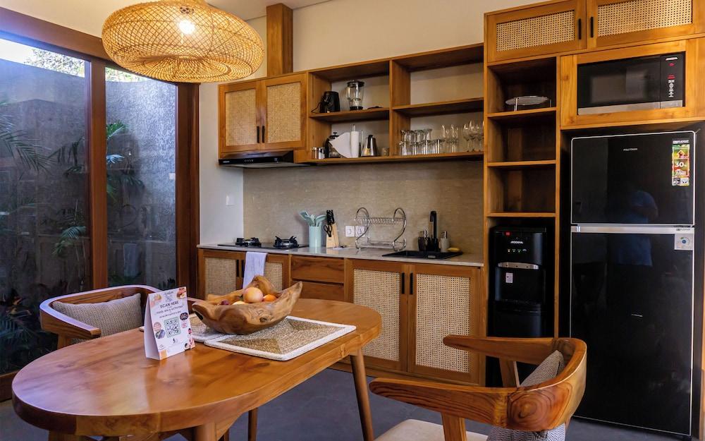 Villa Suarga Des Anicca