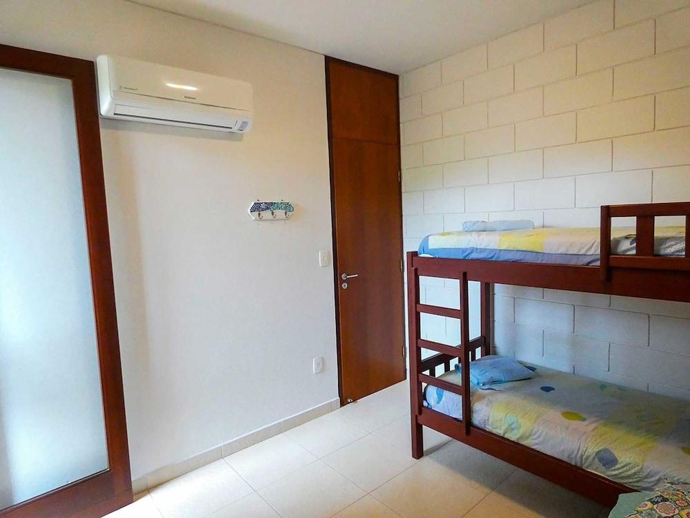 Casa c Wi-fi Jacuzzi e Churrasqueira em Guaec SP