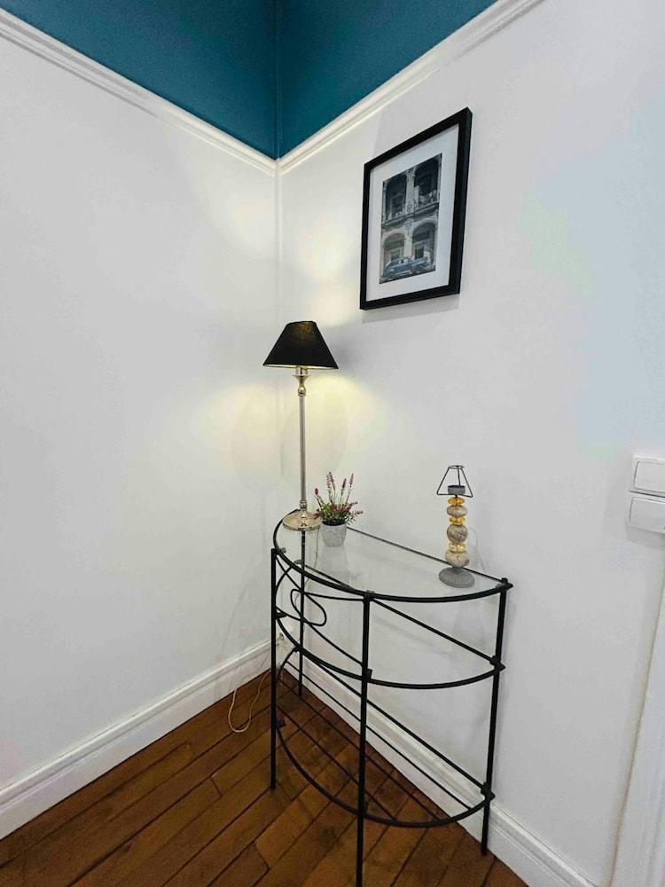 L Tape R Moise Hypercentre Sub